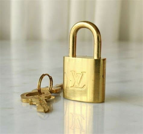 louis vuitton luggage lock code